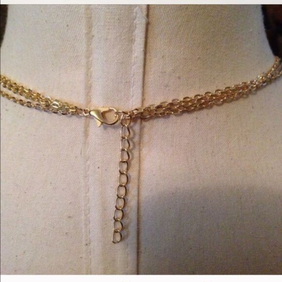 Hamsa Necklace  - Picture 3 of 4